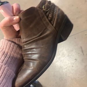 BareTraps Gene Bootie Women’s Size 9M EUC